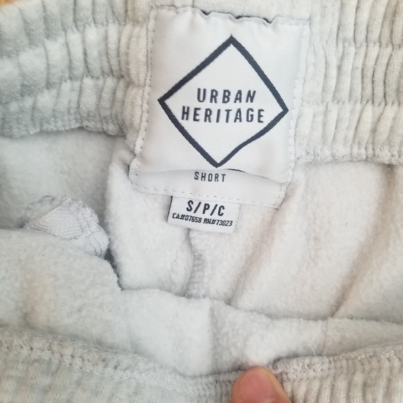 ZARA SHORTS SIZE SMALL IN WHITE GREY COLOUR - Picture 2 of 3